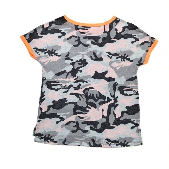 ⭐️ 5 for $25 Camo Print Short Sleeve Basic Tee with Front Pocket Size M - Picture 3 of 8